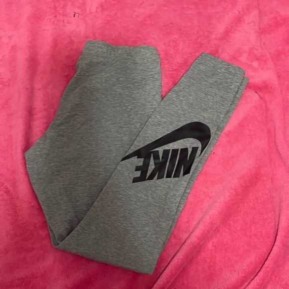 Gray Nike leggings (buy 3 items for $5) - Picture 2 of 3
